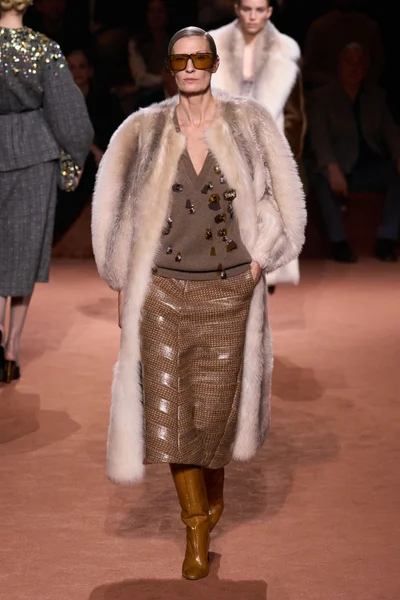 Look 29
